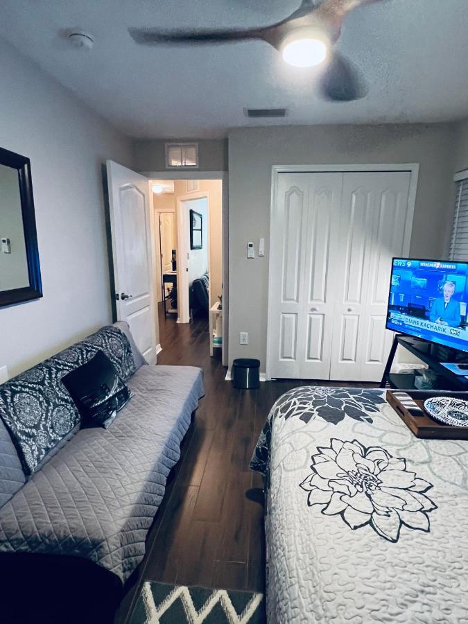 Ruskin Fl Private 2 Bdrm 1 Bath Suite Common Areas Shared With Host And Cat Dış mekan fotoğraf